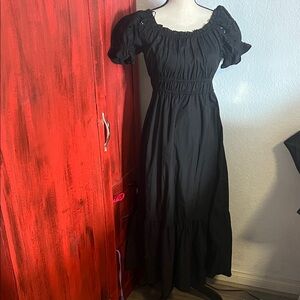 Chic Black Maxi Dress with Puff Sleeves